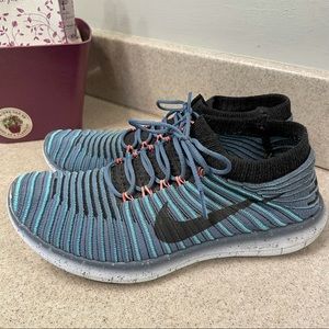 Nike RN Motion Flyknit Size 7.5 #